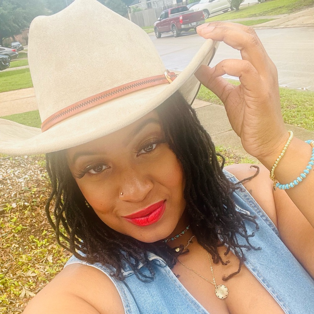 Meet your Posher, Mesheia